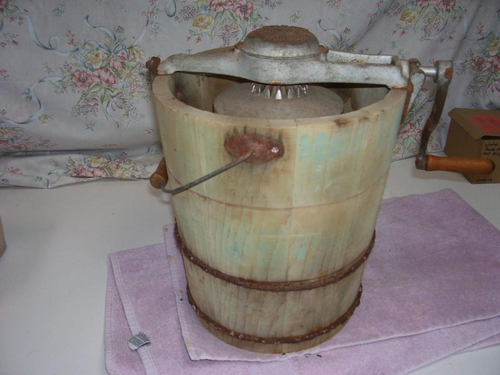 Vintage Classic Ice Cream Freezer Maker