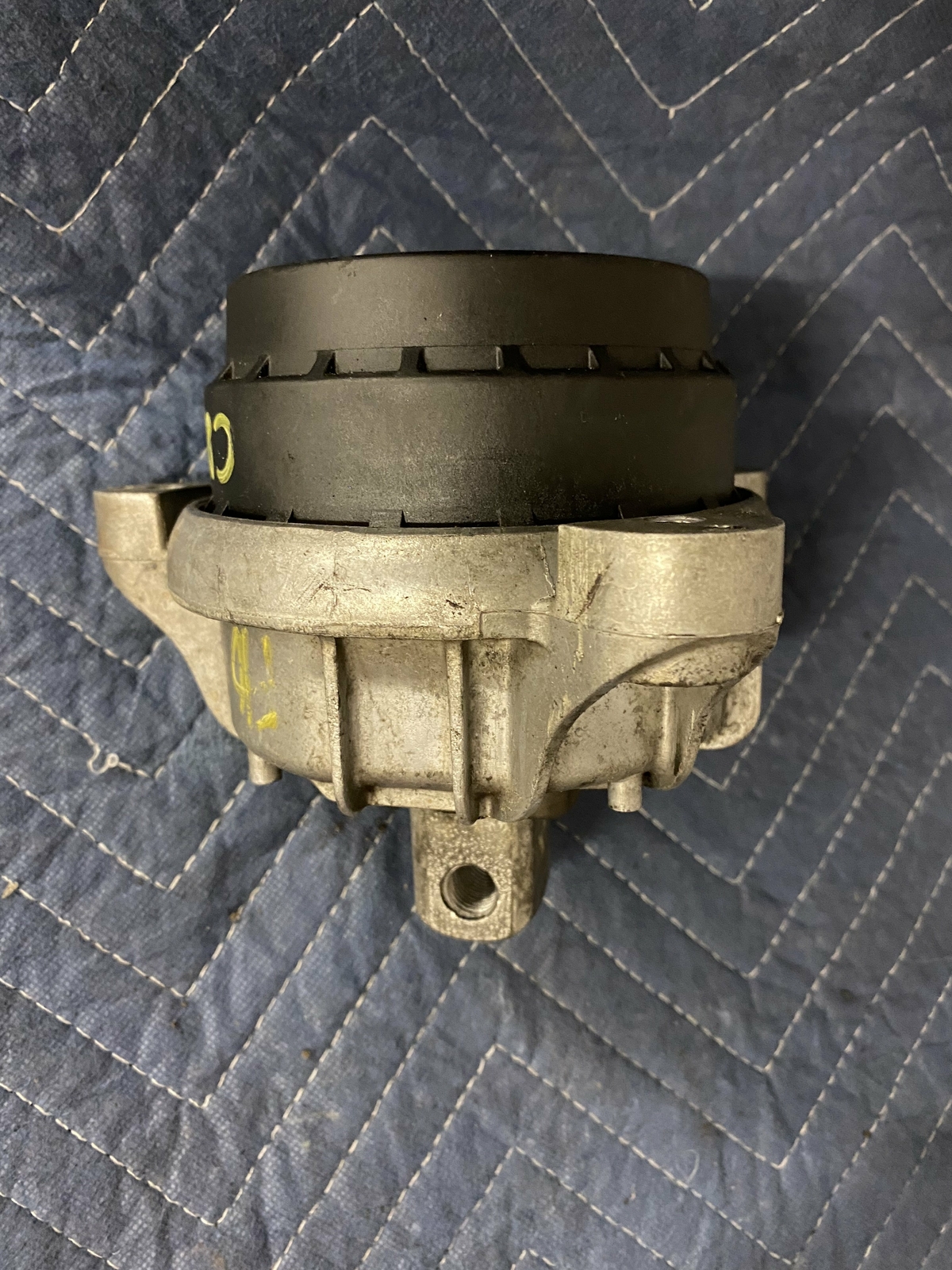BMW 5 Series F10 rubber engine mounting left 6777375 6859845