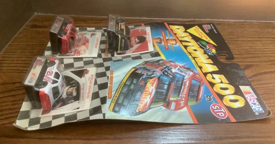 Racing Champions 1992 NASCAR Daytona 500 Collector's Edition 1:64 (3 car set) - Image 4 of 4