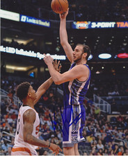 Kosta Koufos Autographed 8x10 Sacramento Kings D927