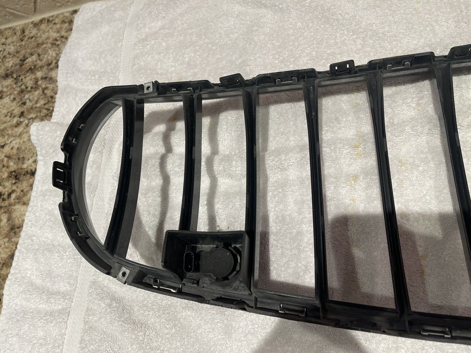 MASERATI 14-17 QUATTROPORTE FRONT BUMPER GRILLE GRILL W 2 SENSORS