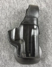 RH Blk MTR Custom Leather Paddle Holster for a Sig P6