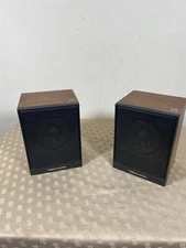 Vintage Realistic 7” Minimus 2.5  Bookshelf Speakers Model 40-1999A Walnut