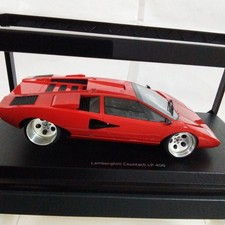 Lamborghini Countach LP 400 1/18  357571