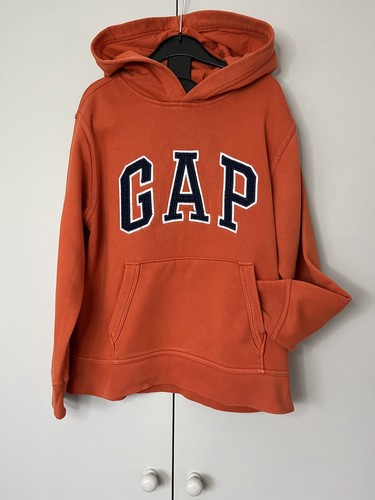 Felpa con cappuccio GAP arancione tasca frontale e dettaglio motivo applique navy età 8 anni - Foto 20 di 24