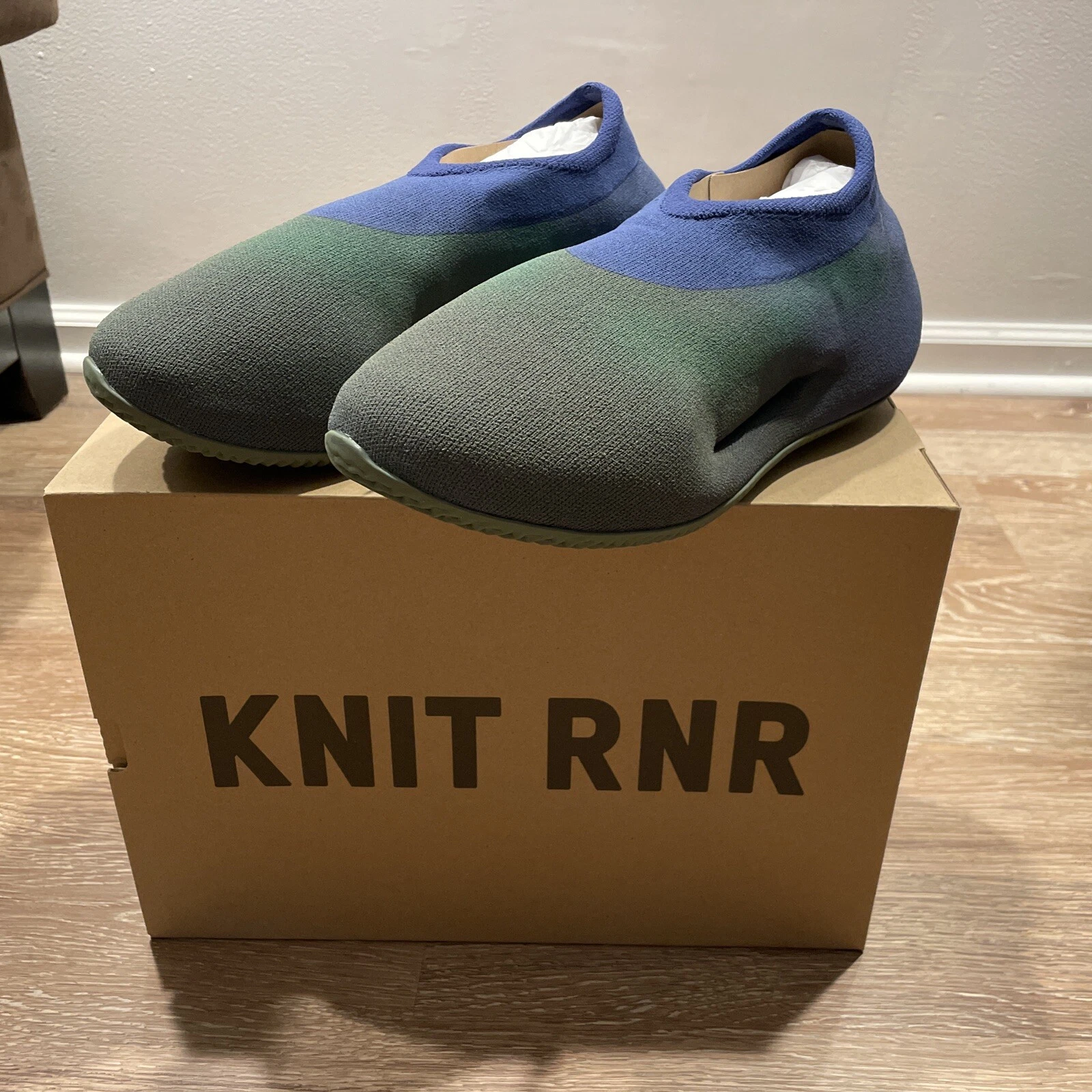 Runner in maglia Yeezy nuovo taglia 10 5M azzurro sbiadito