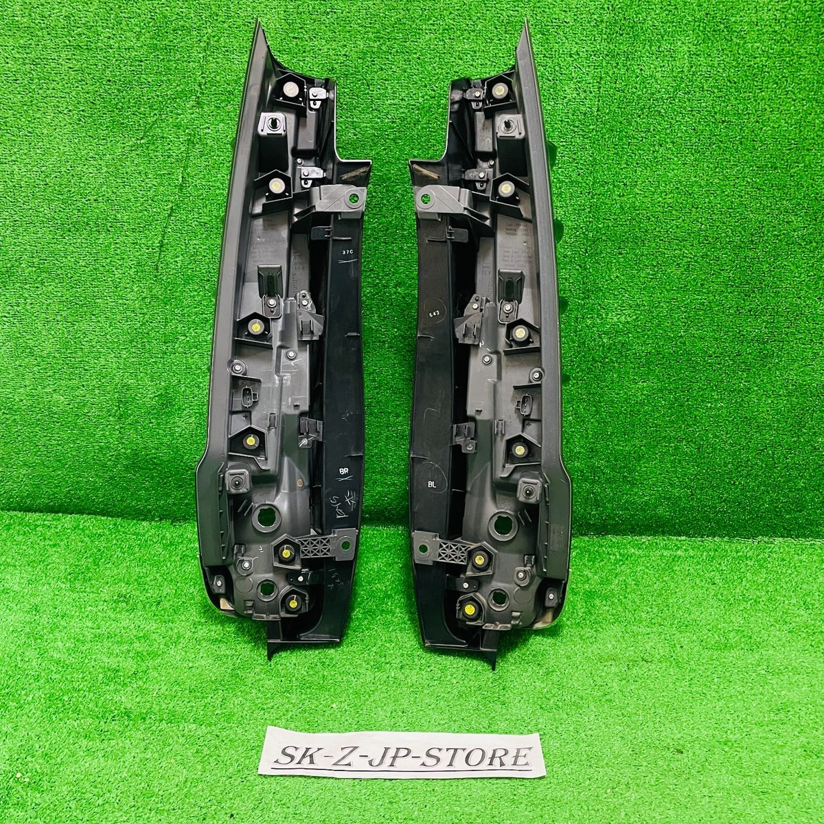 Toyota Genuine Voxy ZRR80 Tail Lights Rear Lamps Left Right Set