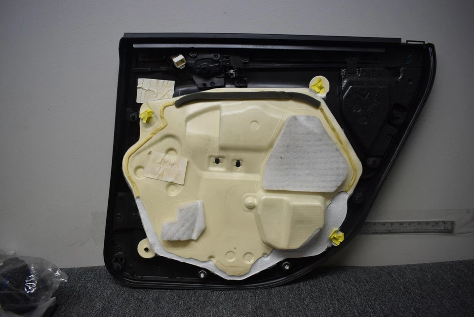 Chevrolet Impala 2009-2013 puerta interior trasera izquierda OEM de fábrica Foto 4 de 4