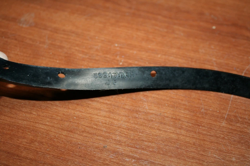 Guardabarros delantero de relleno derecho GM 399474 para Oldsmobile Toronado 68-69 Foto 4 de 4