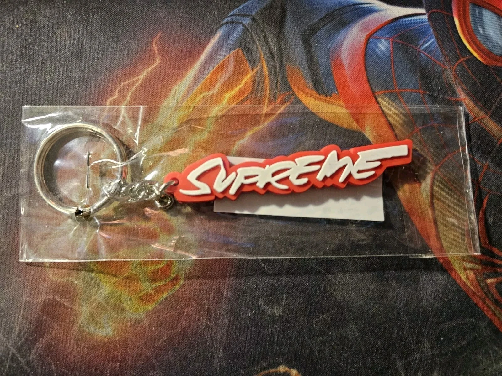 Porte clés Supreme Futura Logo Rouge FW20 NEUF