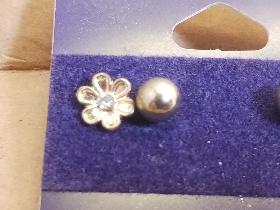 Pendientes Esfera y Flor Cristales Chapados en Oro 18kt Foto 3 de 4