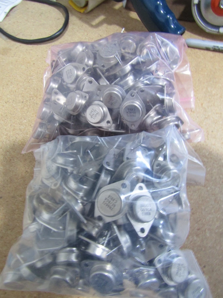 Lot of 300) 2N6673 Solid State Device T03 Case NOS - Image 4 of 4