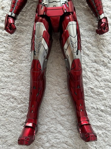 Hot Toys Marvel Iron Man 2- Iron Man MARK V MMS400-D18 - 1/6 Scale - Bild 9 von 20