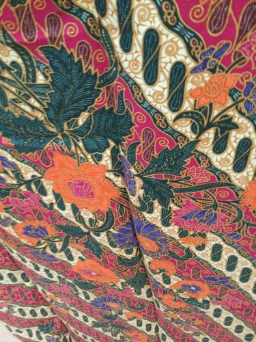 NEW MALAYSIAN BATIK Tube Sarong or Table Cloth • 100% Cotton • Red, Navy, Gold - Picture 8 of 9