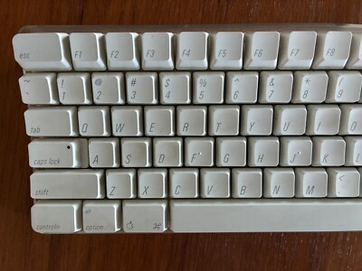 Apple Wired Keyboard with 2 USB Ports • A 1048 • White • 16