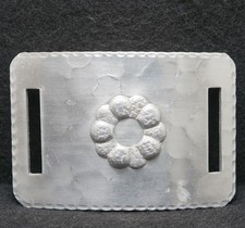 WL01164 VERY COOL VINTAGE 1970s FLORAL ARTWOTK UNISEX PEWTER BELT BUCKLE