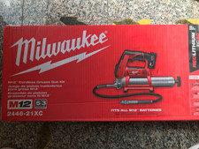 Milwaukee 2446-21XC M12 12V Lithium-Ion Cordless Grease Gun Kit 3.0Ah 