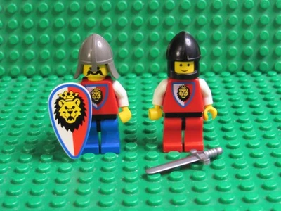 Lot of 2 LEGO Castle Royal Knights Knight Minifigures 6097 1843 RK46 - Image 1 of 3