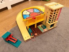 Vintage Fisher Price Little People Family Action Garage #930 (1970-1985)