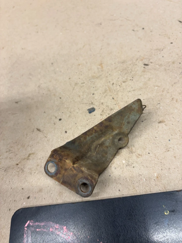 1970-1979 79 Ford F150 F250 351M 400M 2BBL ACELERADOR RETORNO RESORTE SOPORTE FABRICANTE DE EQUIPOS ORIGINALES V8 Foto 4 de 4