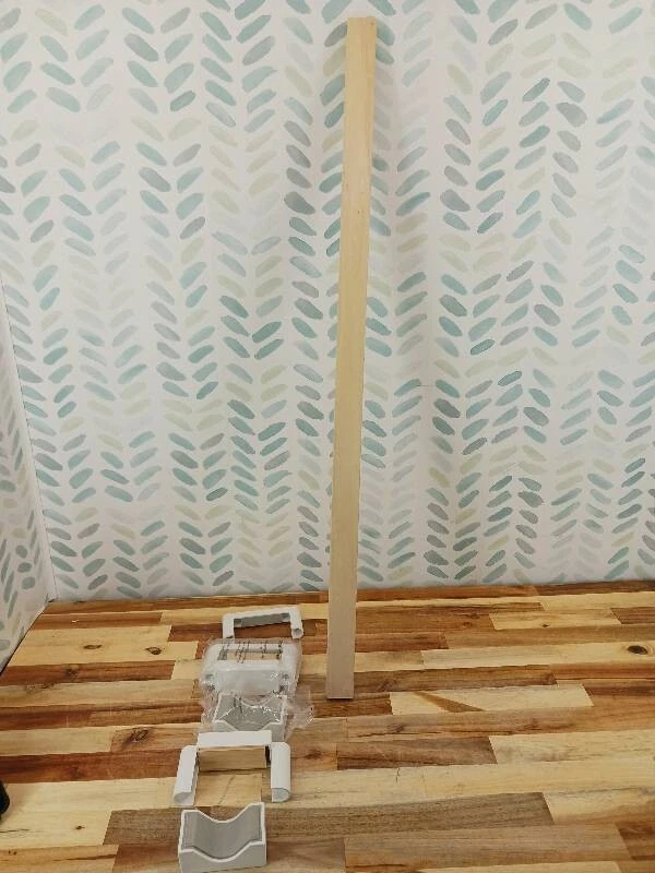 No Hole Stairway Baby Gate Mounting Kit - Fits Posts from 2 3/4 inches to 3 1/2  - Image 4 of 4