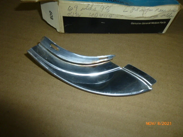 404115 NOS GM 1969 Oldsmobile 98 guardabarros delantero izquierdo faldón moldeado Foto 2 de 2