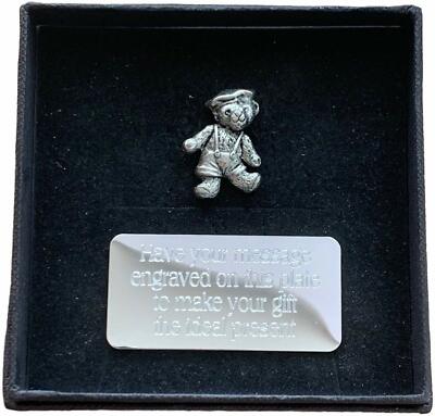 Personalisierte Geschenkbox & handgefertigte Zinn Junge Teddybär Pin Anstecker