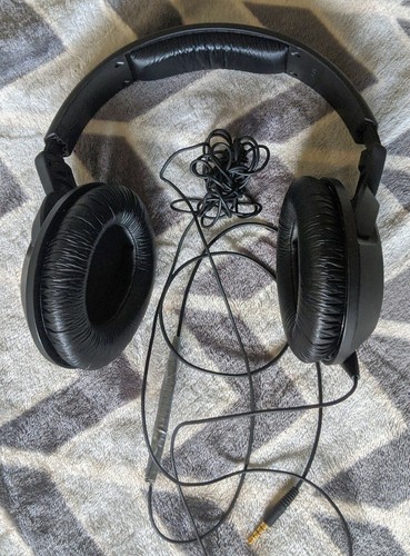 Sennheiser HD-429 wired, closed-back 