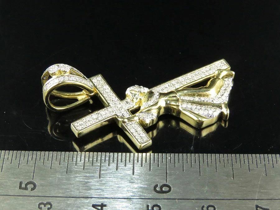 Colgante con dije de diamantes cultivados de laboratorio real para hombre "Cruz de Jesús" enchapado en dos tonos plateado Foto 2 de 4