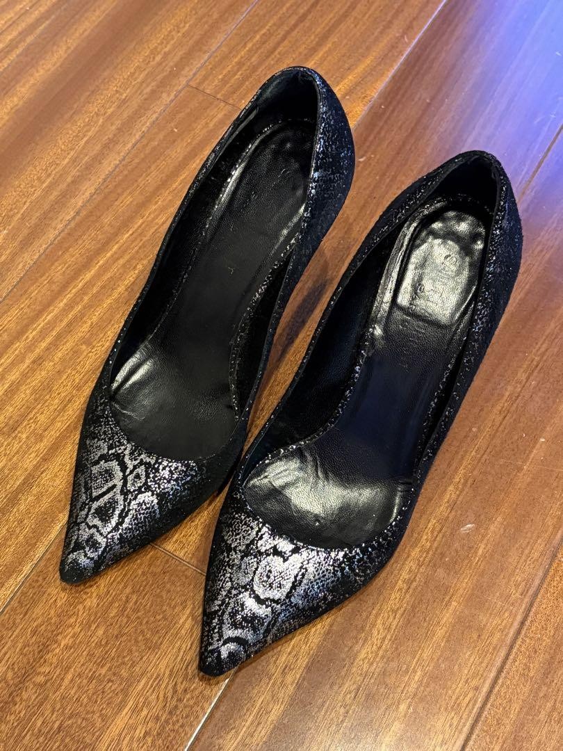 Autentiche decolte Yves Saint Laurent modello a punta nere taglia 36 donna