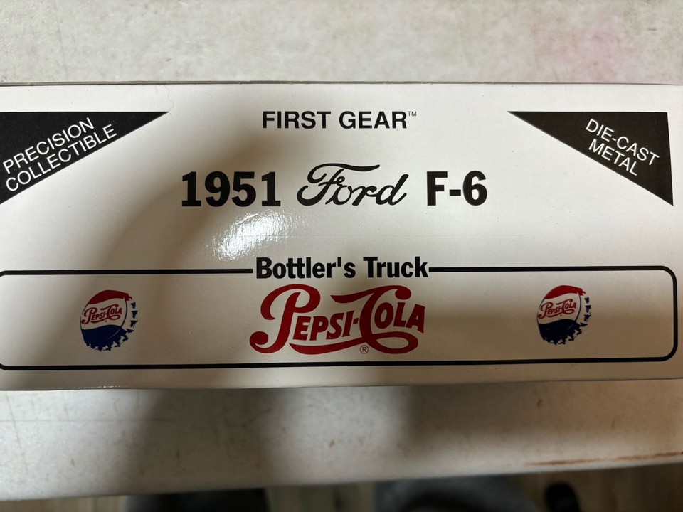 Miniature First Gear 1/34 - 1951 Ford F-6 Bottler's Truck Double Cola