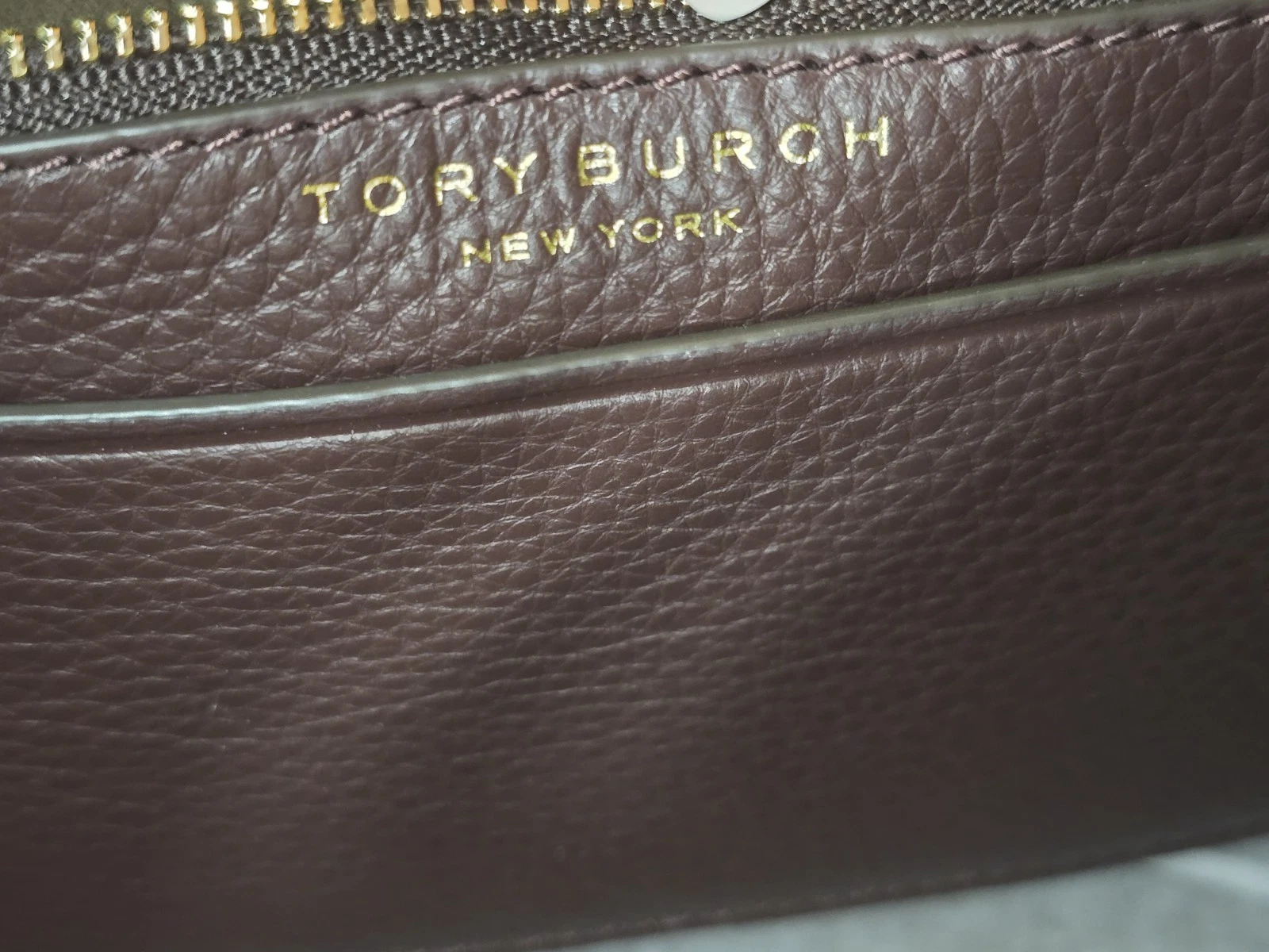 Borsa hobo piccola convertibile Tory Burch Tempranillo Miller $478