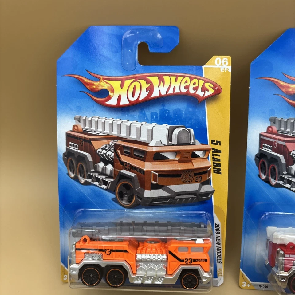 Hot Wheels 2009 New Models 5 ALARM Lot Of 2 Firetruck Red & Orange 06/42 F20 - Image 3 of 4