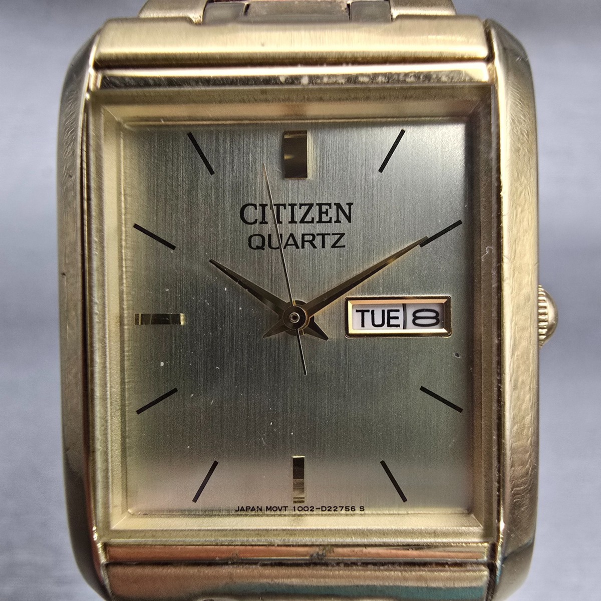 Vintage Mens Citizen Tank 1002-S99299 Gold Tone Day Date Quartz