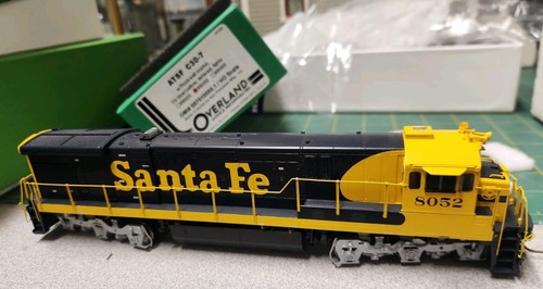 Overland OMI# 087010050.1 ATSF C30-7 #8052 HO LUCES F/P 11 DE 23 | Condition: New: Other (See Details)