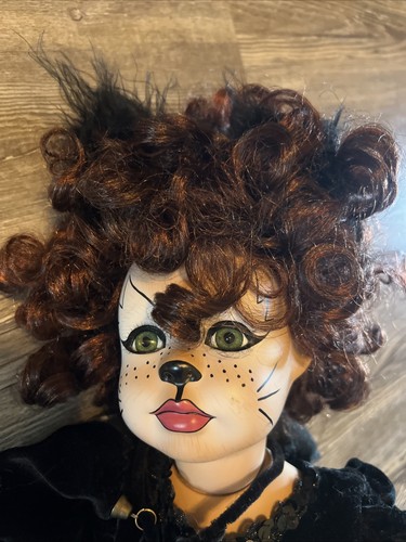 Beautiful Porcelain Mama Cat Doll Limited Edition Signed by Denise McMillan 2004 - Picture 2 of 9