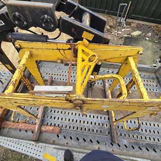 Brick Grab Crane / Hiab
