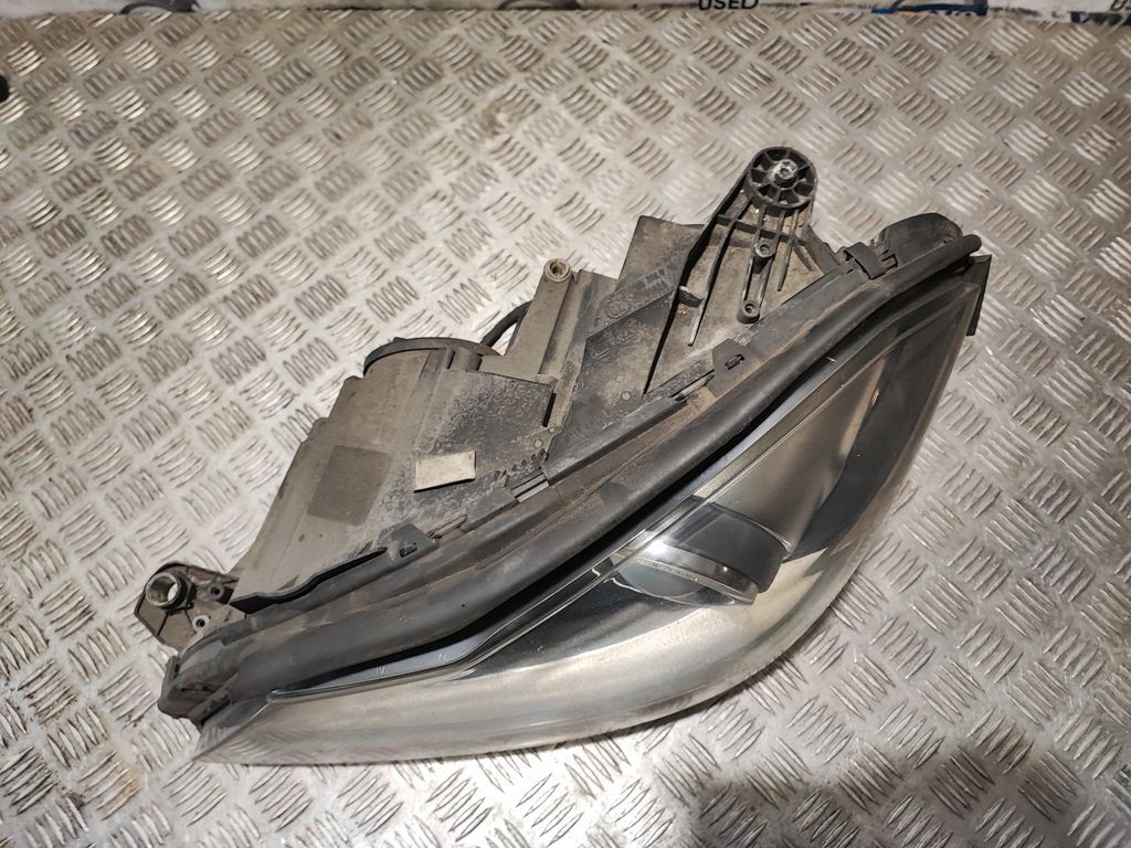 Mercedes-Benz C W204 2011 headlight headlamp A2048205759 AAI16925