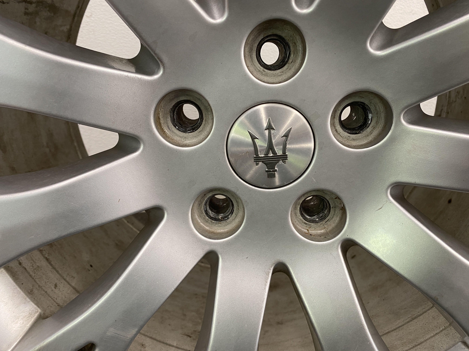 2006 MASERATI QUATTROPORT REAR SILVER ALUMINUM WHEEL RIM 18X10.5