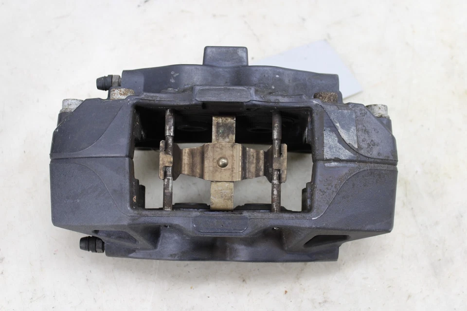 Juego de pinzas de freno Chevrolet Camaro SS 2016-2024 OEM KQ54 Foto 3 de 4