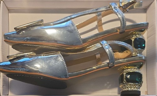 Comfortable High-heel Shoe, fairly used Perfect for Weddings or other occasions