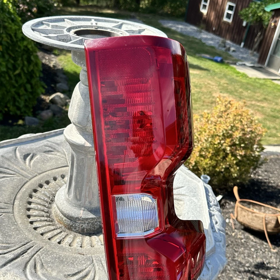 New OEM 8472984 GM 2020-2023 Chevrolet Silverado Driver Side Tail Light LH - Image 4 of 4