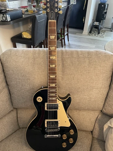 2009 Gibson Les Paul Standard, Black, excellant condition $4,000