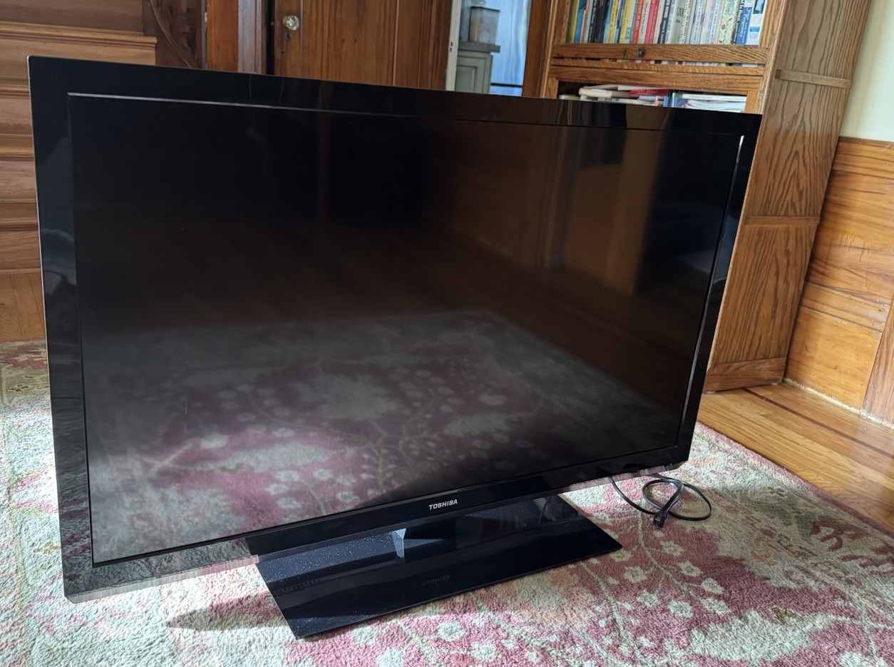 Used 2011 Toshiba 46SL412U 46" 1080p LED-LCD HDTV - Great Pr