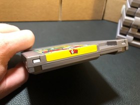 YOSHI NES GAME SUPER CLEAN COLLECTOR QUALITY