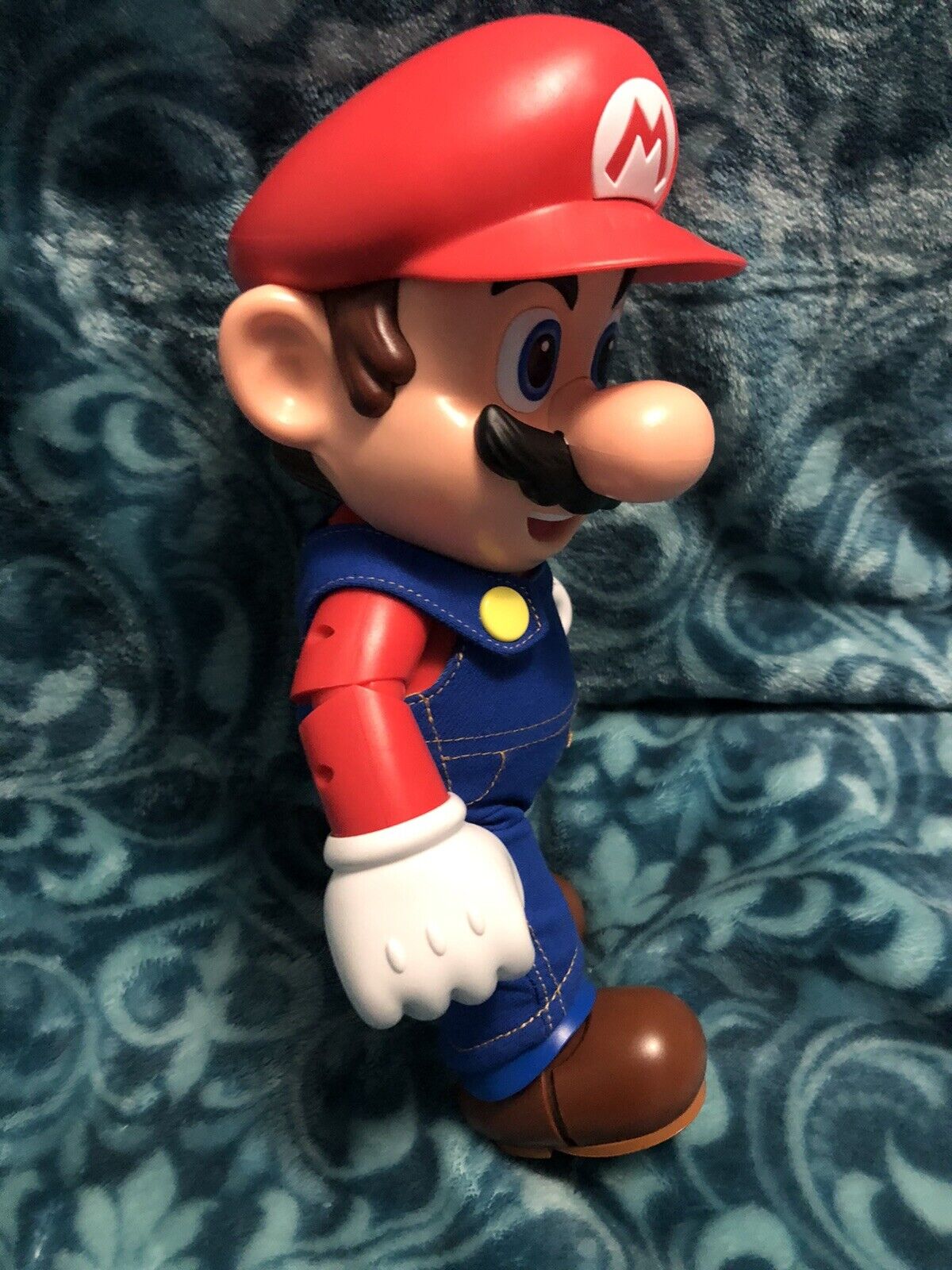 SUPER MARIO It's-A Me, Mario! Collectible Action Figure, Talking Posable  Mario Figure, 30+ Phrases and Game Sounds – 12 Inches Tall!, Orange