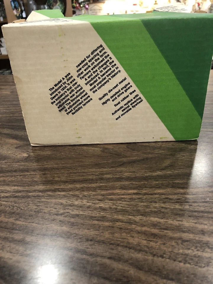 Trator ERTL John Deere 1934 modelo A escala 1:16 dianteiro estreito fabricado nos EUA - Imagem 4 de 4