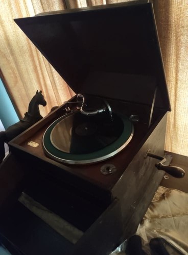 K. Wagner Musikapparate Offenbach Vintage Collectible Phonograph Record Player