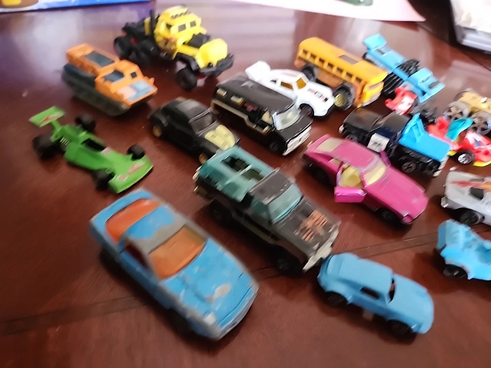 Lote misto de vários carros Hotwheels/matchbox alguns vintage Mojorette, Yatming etc. - Imagem 3 de 4