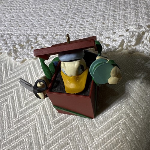 DONALD DUCK Hallmark Keepsake Donalds Surprising Vintage 1997 - Picture 17 of 17